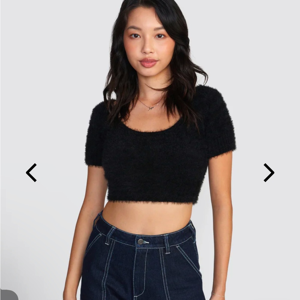 Fuzzy Black Top